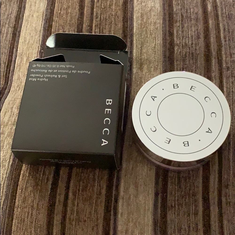 New BECCA POWDER REFRESH
